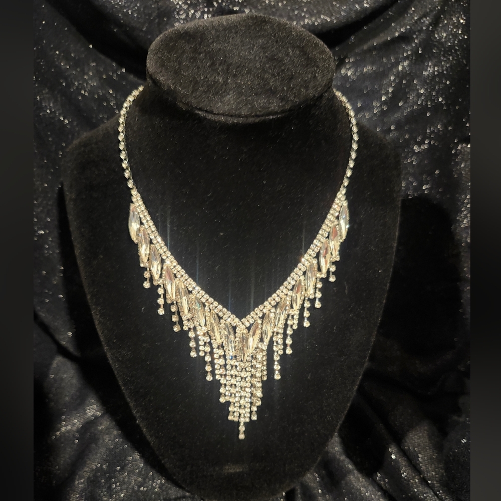 Elegant Silver Necklace